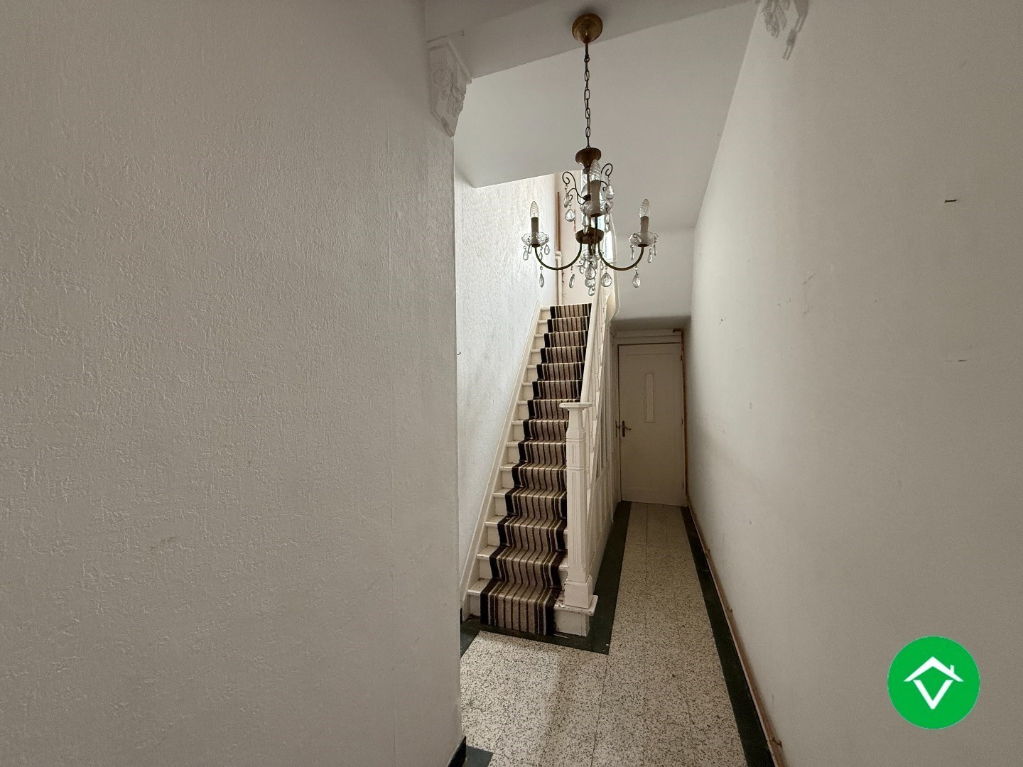 Rijwoning met 3 slaapkamers en tuin op centrale ligging te Roeselare - foto 2