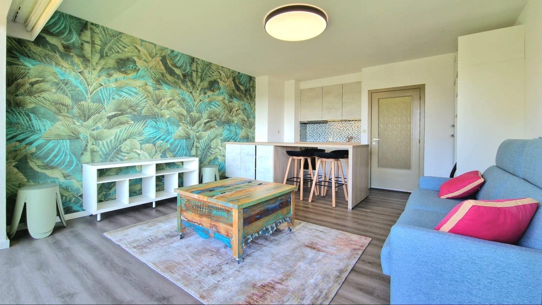 COMPLEET GERENOVEERDE STUDIO MET SLAAPHOEK EN ZONNETERRAS EN ZIJDELINGS ZEEZICHT GELEGEN OP DE PRACHTIGE LEOPOLD I ESPLANADE TE DE PANNE - foto 3