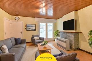 Deze te renoveren rijwoning uit de jaren vijftig biedt heel wat potentieel voor wie op zoek is naar ruimte en een woning die volledig naar eigen...