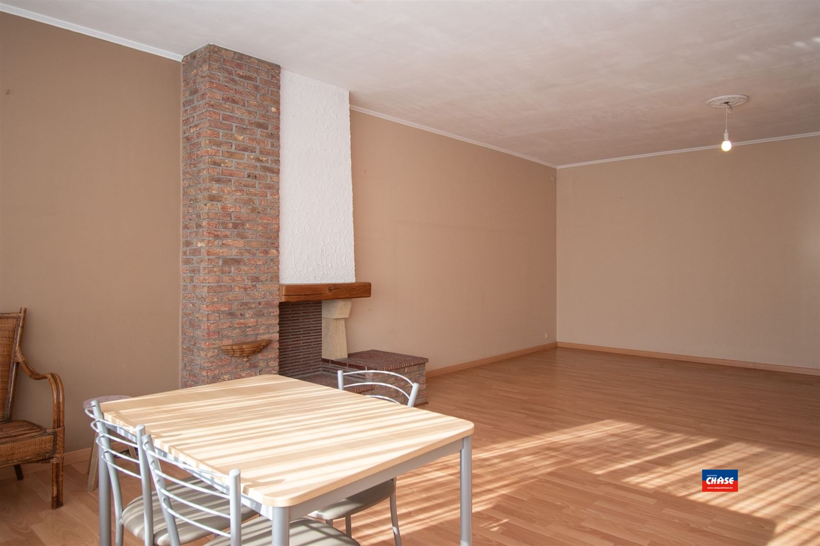 Gelijkvloersapp. met 2 slpks, tuin + garage - foto 5