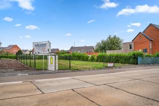 Prachtige bouwgrond van 5are voor een halfopen bebouwing gelegen in het landelijke en rustige Bekkevoort, Oude Tiensebaan naast huisnummer 63.<br />Perceelbreedte: 12 meter met een perceeldiepte van 44,9 meter links en 36,0 meter rechts. Gevelbreedte: 9 meter.<br />Bouwdiepte: 15 meter op het gelijkvloers, 12 meter op de verdieping.<br />Bouwvoorschriften te bekomen via gemeente Bekkevoort.
