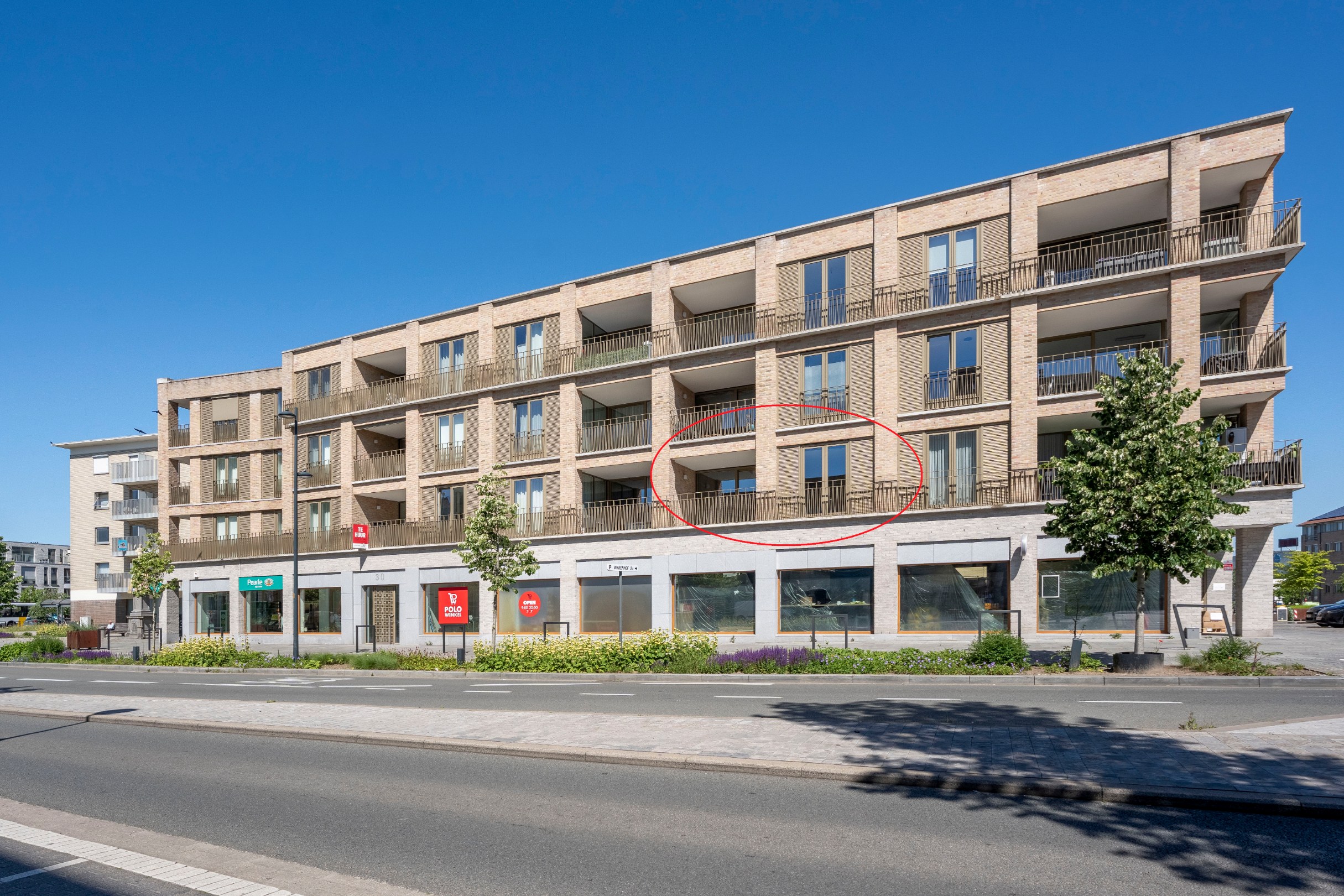 Modern appartement met 1 slaapkamer, terras en ondergrondse staanplaats op TOPlocatie in Harelbeke. - foto 5