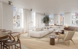 HIGH-END HOEKAPPARTEMENT met ZONNETERRAS &amp; zicht op de Dijver.
Dit uitzonderlijk afgewerkte hoekappartement met een totale bruto oppervlakte van 177 m2 bevindt zich op de eerste verdieping en beschikt over 2 ruime slaapkamers, 2 ensuite badkamers en een uniek zonneterras met fenomenaal uitzicht op de Dijver.
Het appartement omvat een inkomhal met vestiaire, een lichtrijke leefruimte met prachtig zicht op het water en een volledig uitgeruste open keuken met hoogwaardige Miele-toestellen. Beide slaapkamers beschikken over maatkasten en een luxueuze ensuite badkamer, afgewerkt met onder meer mortex, Vola-kraanwerk en travertin. Verder zijn er een berging/wasplaats en afzonderlijk toilet.
De hoogwaardige afwerking omvat eiken parket, Dark-verlichting, vloerverwarming, airconditioning, warmtepomp, domotica, videoparlofonie, blokkaderdeuren en glazen deuren in stalen kader. Het appartement wordt voorzien van nieuw schrijnwerk met dubbel glas. Verder zijn er een lift, private berging en gemeenschappelijke fietsenberging.
Er is tevens mogelijkheid tot aankoop van één of meerdere autostaanplaatsen in het gebouw.
Kopers hebben inspraak in de keuze van de afwerking binnen een ruim voorzien budget.
Een exclusief appartement waar luxe, licht en een unieke ligging aan het water samenkomen.