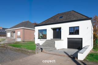 Alleenstaande villa met heel wat mogelijkheden!STARTPRIJS: Elk bod boven deze startprijs, wordt voorgelegd aan de eigenaars, die al dan niet kunnen...