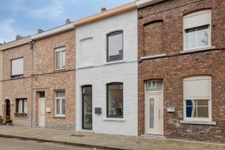 Deze prachtige woning is gelegen in een zeer rustige buurt in Tienen. De woning is volledig gerenoveerd in 2026 van kop tot teen met luxe...