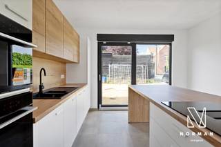 Welkom in de Waregemstraat 167 te Deerlijk.Deze ideale gezinswoning onderging een grondige energetische renovatie en werd omgetoverd tot een...