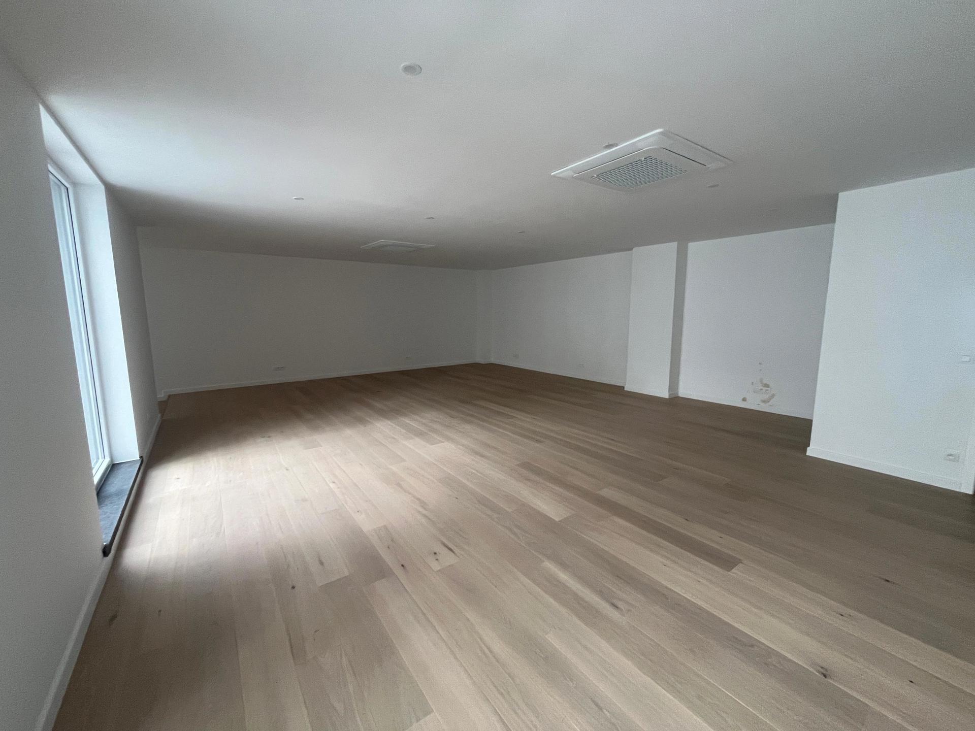 Gerenoveerd kantoor van 130 m² met privatief terras – Louiza - foto 4