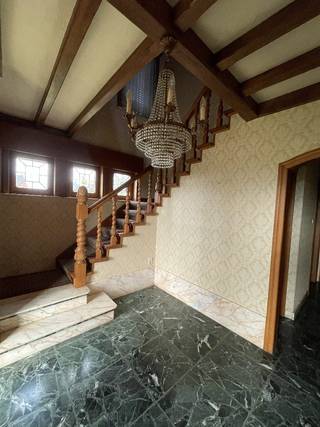 Deze unieke te renoveren villa met torentje uit 1965 is te koop in Ronse, midden in de Vlaamse Ardennen.De woning is gelegen in een groene omgeving,...