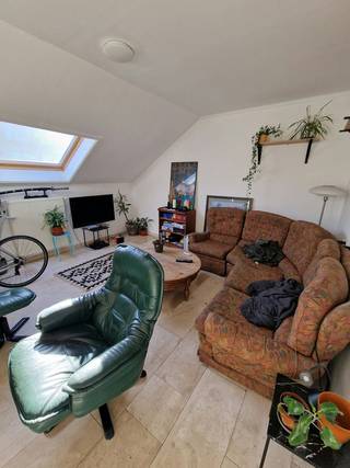 Ben je op zoek naar een appartement in het hart van onze hoofdstad Brussel met bewoonbare oppervlakte van ongeveer 60m² en 2 slaapkamers? Zoek niet verder! Dit appartement gelegen op de bovenste verdieping van Emile Jacqmainlaan 86 heeft alles wat je zoekt.<br /><br />Indeling:<br />- Eetkamer en woonkamer<br />- Keuken<br />- 2 Slaapkamers<br />- Badkamer met douche in bad en toilet<br /><br />Bijzonderheden:<br />- Dakappartement (bovenste verdieping) geen buren naast ons in het gebouw<br />- 3 verschillende terrassen <br />- Dicht bij allerlei voorzieningen<br />- Zeer goede verbindingen<br />- Lift aanwezig in het gebouw<br /><br />Mis deze kans niet en vraag vandaag nog jouw bezoek aan!<br />Bij Albert kom je thuis!