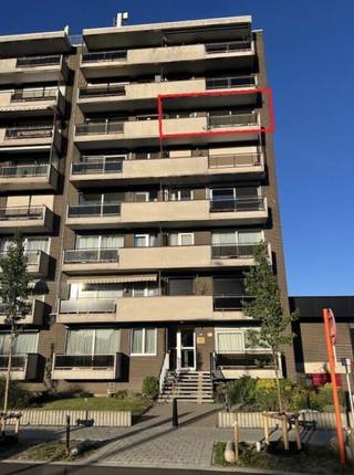 Instapklaar wonen op een gunstige ligging in Hasselt, zonder zorgen over renovaties <br />- 3 slaapkamers<br />- Ruim terras<br />- Nieuwe-keuken met degelijke toestellen<br />- Vernieuwde badkamer<br />- Nieuwe PVC-ramen<br />- Elektriciteit conform de huidige normen<br />- Airco<br />- Elektrische verwarmingselementen<br />- Keramische vloer in houtlook<br />- Private kelderberging<br />- Autostaanplaats inbegrepen<br />- Lift aanwezig