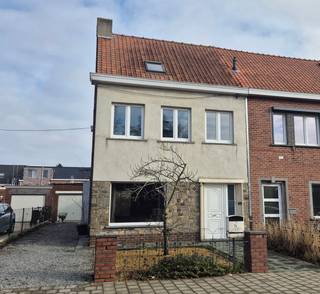 À LOUER À ZWIJNAARDECette maison mitoyenne bien entretenue est située dans un quartier calme et prisé de Zwijnaarde. Elle est idéale pour ceux qui...