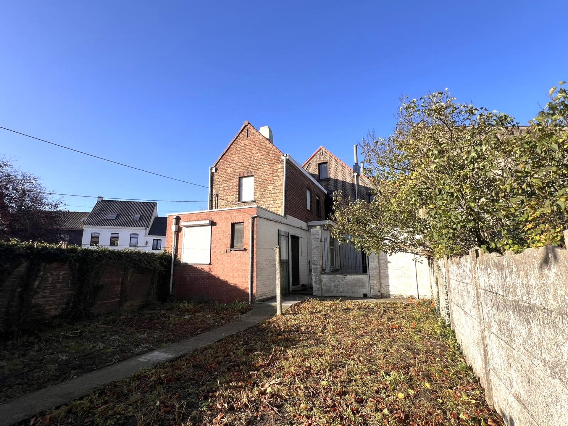 Te renoveren, charmant herenhuis met 2 garages en atelier - foto 5