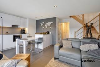 Dit tot in de puntjes verzorgd duplexappartement met 1 grote slaapkamer bevindt zich op de derde en vierde verdieping van residentie 'Zandloper II'...