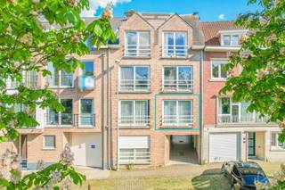 <p>Looking for a practical one-person studio in vibrant Heverlee? Then this 23m² studio is perfect for you! Located in a prime location, close to public transport, shops, restaurants, and the center of Leuven, everything you need is within reach.<br /><br />This studio makes the most of the available space. Recently renovated, it features a <strong>brand-new kitchen</strong> and a <strong>modern bathroom vanity</strong>. Perfect for those seeking a move-in-ready and practical living space!<br /><br />The provision for monthly fees is €50/month.<br />For just <strong>€50 extra per month</strong>, you can rent a parking space, ensuring a convenient spot for your car.<br /><br />Don't wait any longer—make this studio your new home! Contact us today for more information or a viewing.</p>