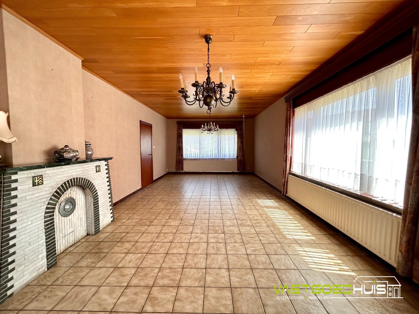 Ruime, open bebouwing met garage en tuin - foto 4