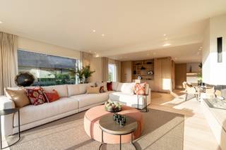 Luxurious detached villa with 5 bedrooms in a quiet location in Knokke, completely renovated with an eye for quality, comfort, and...