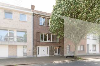 Te koop: gesloten woning in Vilvoorde, gelegen aan de stadsrand en op korte afstand van scholen, openbaar vervoer en het treinstation.Deze woning uit...