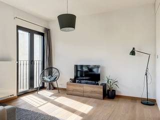 Ce bel appartement de la résidence « Lievehof » est situé le long du Sint Antoniuskaai et de l'élégant Sint Antoniushof. Vivre dans une oasis de paix à seulement 1 km du centre de Gand ainsi que du Korenmarkt, du Vrijdagmarkt et de Gravensteen.<br /><br />Disposition de l'appartement :<br />hall d'entrée - toilettes invités - espace de vie lumineux - cuisine ouverte - chambre à coucher - salle de bain - terrasse - rangement au sous-sol.<br /><br />Une place de parking doit être louée au prix de 75,00 EUR/mois.<br /><br />Les frais communs, sous forme de commission, s'élèvent à 85,00 EUR/mois et sont utilisés pour entretenir les parties communes.<br /><br />Disponible à partir du 01/12/2022 !