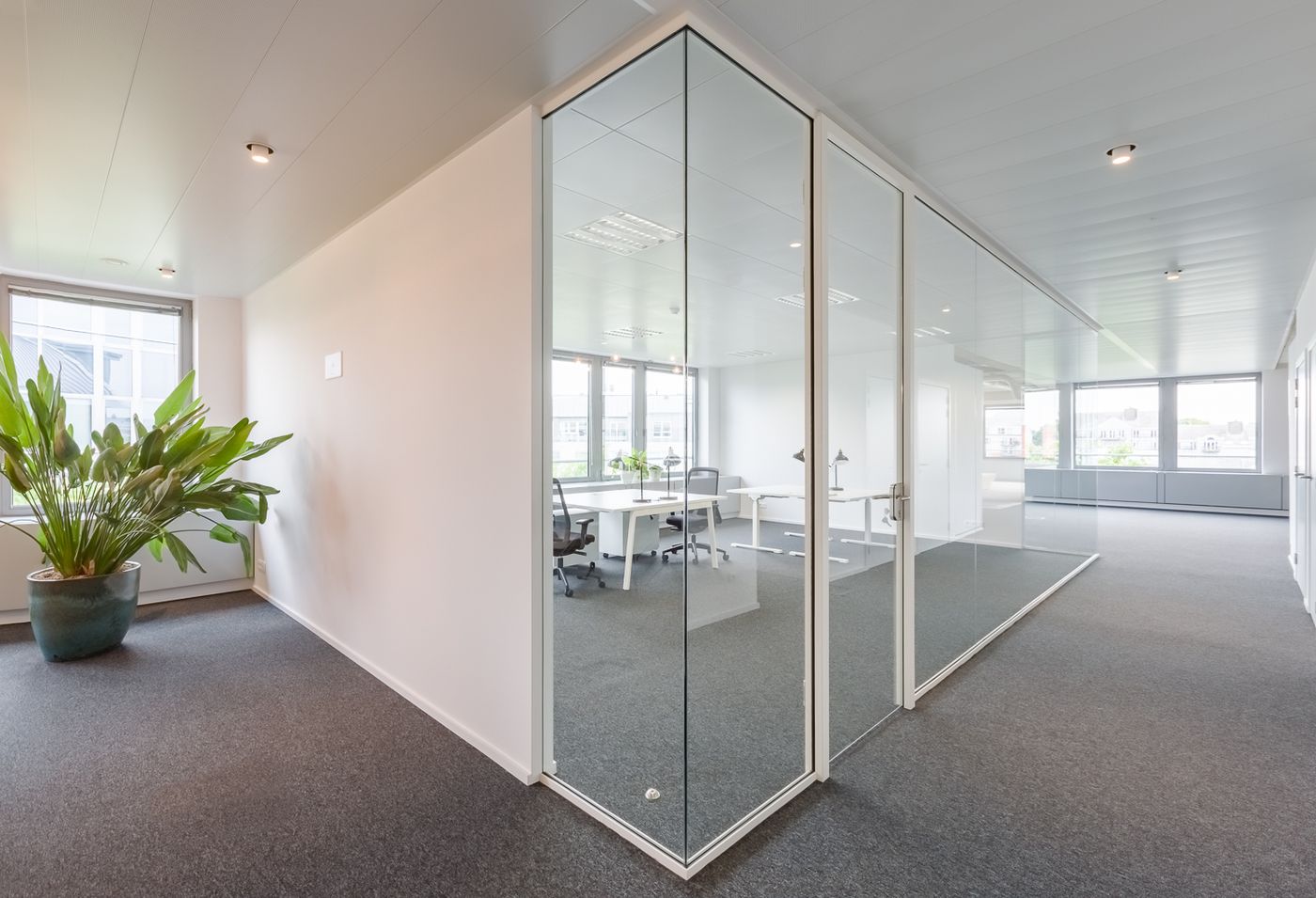 Instapklare kantoren van 250 m² op 2 min. van de R0 te Jette - photo 1