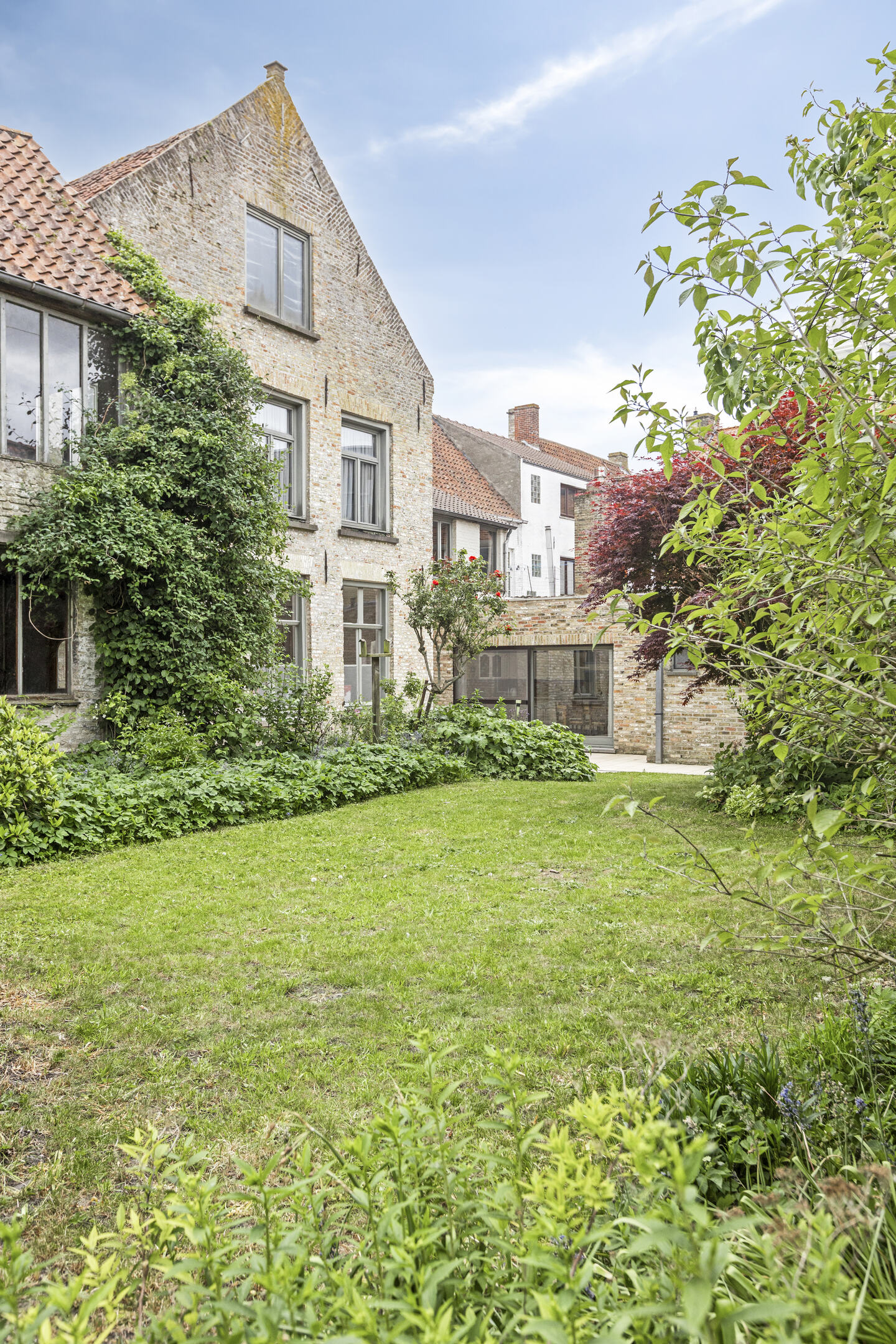 Herenwoning in centrum Veurne met tal van mogelijkheden - foto 4