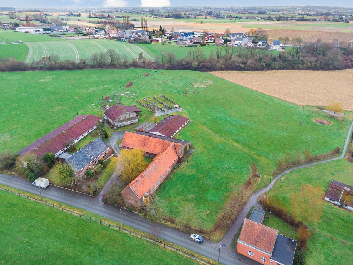 Prachtige te renoveren hoeve op meer dan 2 hectare! - foto 4