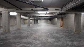 Ondergrondse autostaanplaats te huur in het centrum van Sint-Kruis (Residentie De Oude Post). Op een boogscheut van de ring van Brugge. Afstandsbediening wordt afgeleverd bij ingebruikname. (60€/maand)