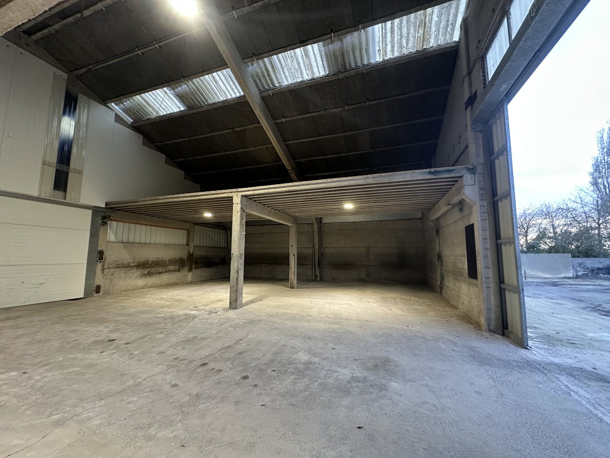 Warehouse of approx. 450 m² for rent in Beselare - photo 4