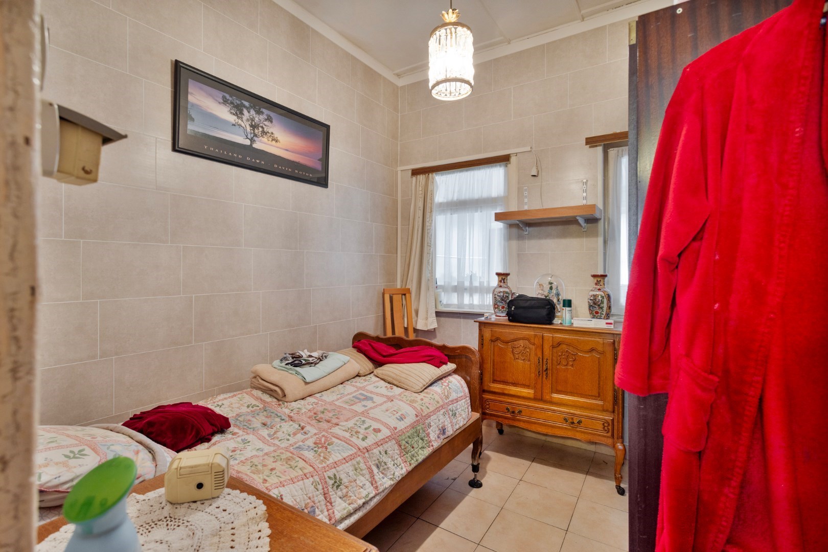 TE RENOVEREN GEZINSWONING MET 2 SLPKS TUIN EN STAANPLAATS - foto 5