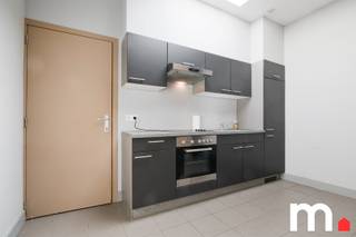 Rijwoning nabij het centrum van Harelbeke met heel wat troeven. Ideale starterswoning!Gelegen nabij openbaar vervoer, winkels en scholen. Deze woning...