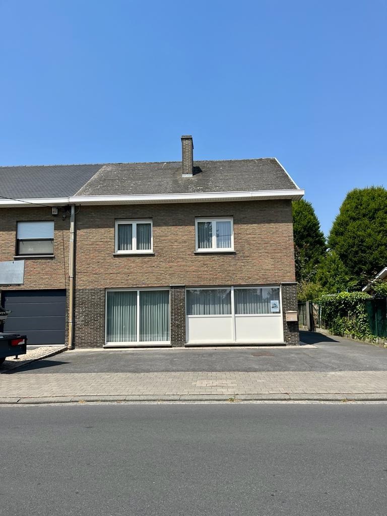 Hedendaagse woning met 4 slaapkamers, gelijkvloerse bureau en zonnige tuin met garage te Kuurne. - foto 1