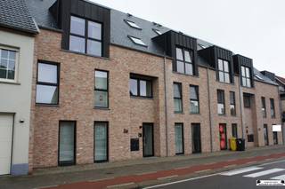 <p><span>Duplex new construction apartment of 115 m² on the 2nd and 3rd floor with 2 bedrooms.</span><span> </span></p><p><span>Communal entrance hall. </span></p><p><span>The apartment itself: <br />2nd</span><span>floor</span><span>: <br />Entrance hall of 3 m² with separate toilet. <br />Living room of 43.5 m². <br />Installed kitchen of 10.5 m². #Storage room of 4 m². </span></p><p><span>Terrace of 15 m². </span></p><p><span>3rd floor</span><span>: <br />Hall of 3,5 m² with separate toilet. #Bathroom of 8 m². <br />2 bedrooms of 11 m² and 9,5 m² respectively.</span></p><p><span>SPECIAL FEATURES: <br />END OF WORK BEFORE NOVEMBER 2025. <br />Free choice of layout for quick decision makers. <br />Bathroom and kitchen to choose. </span></p><p><span>Urban planning information: permit available, subdivision permit, no right of first refusal, no social remedial measure imposed, residential area. </span></p>