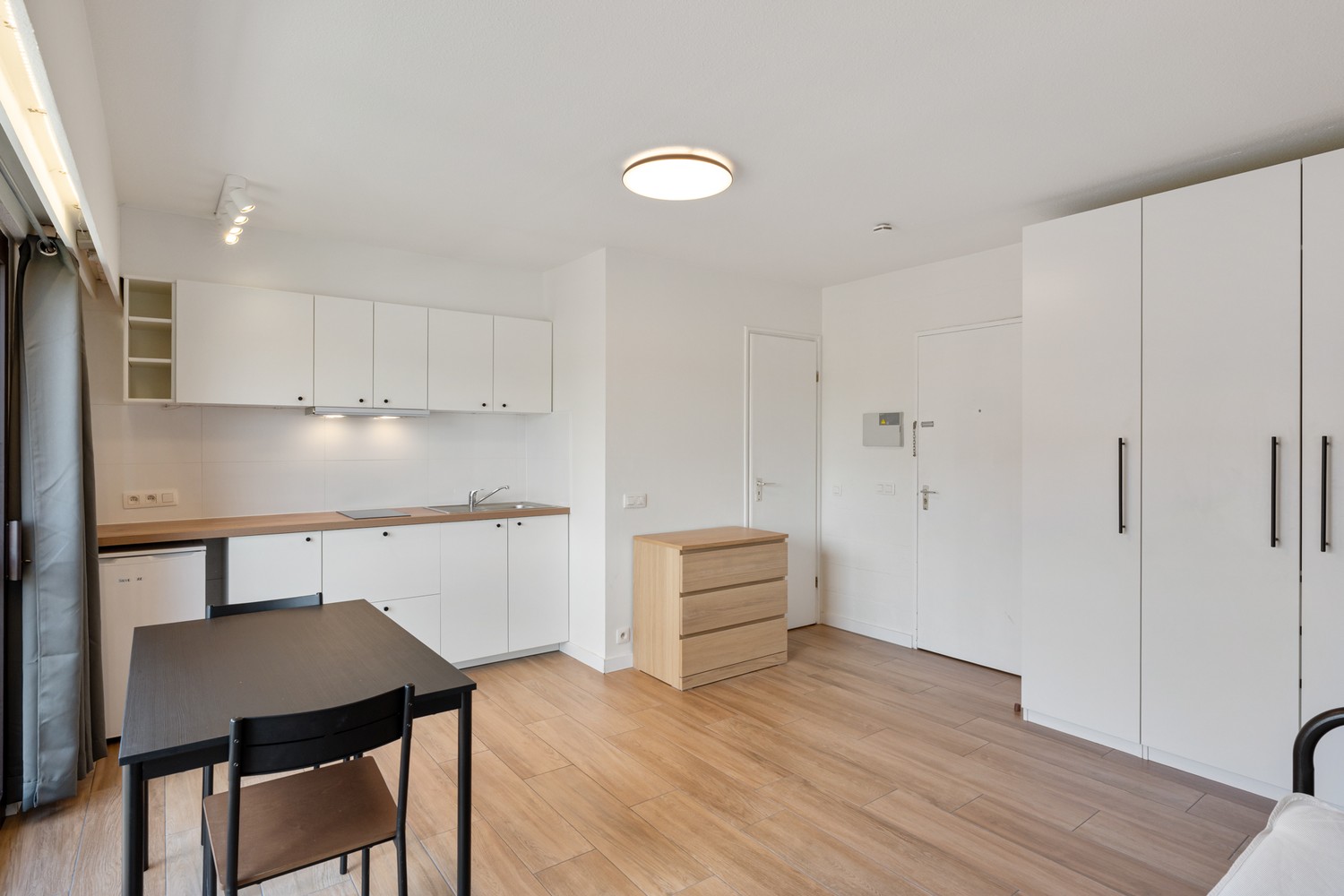 Gerenoveerde, gemeubelde en energiezuinige(B-label) studio met een balkon te centrum Leuven! - foto 3