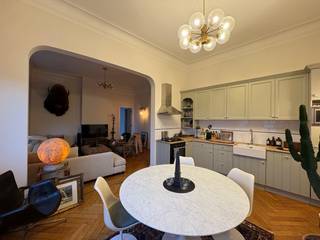 Ruim appartement met twee slaapkamers en twee badkamers te huur, gelegen op de derde verdieping in de geliefde Zurenborgwijk, op wandelafstand van...