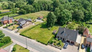 Uitstekend gelegen villa bouwgrond vlakbij het centrum van Tremelo.Deze bouwgrond heeft tevens een mooie straatbreedte van 28 meter waarbij dit...