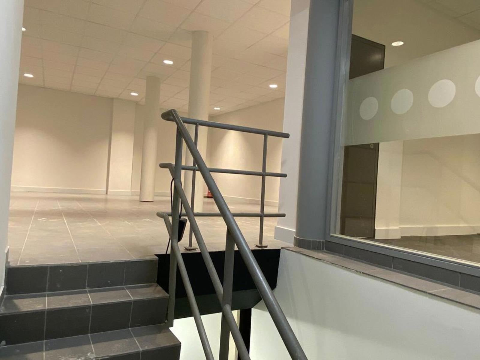 Handelsgelijkvloers van maar lietst 146m² op AAA- Locatie - foto 5