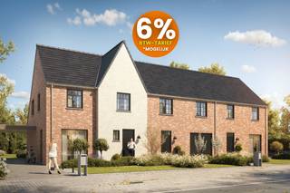 TE KOOP in Wichelen - nieuwbouwwoningen in landelijke stijl.<br />*** 6% BTW mogelijk ***<br />Deze woning, heeft een bewoonbare opp van 150 m² en biedt ruimte aan:<br />Gelijkvloers: heel gezellige woonkamer met open keuken, aansluitend een ruime garage/berging waar je alle technieken vindt.<br />Via de inkomhal, met apart gastentoilet, en mooie houten trap passend bij de landelijke look &amp; feel van de woning, kom je op de eerste verdieping.<br />Hier vind je 3 slaapkamers, een badkamer met ligbad en inloopdouche en een apart gastentoilet.<br />De typische details zoals bakstenen in warme kleuren, raambogen en het gebruik van blauwe hardsteen zijn aanwezig om de woning een mooie uitstraling te geven.<br />Energiezuinigheid is uiteraard ook een aandachtspunt : vloerverwarming met warmtepomp, zonnepanelen, ventilatie C+, ... kortom, aan alles is gedacht.<br /><br />In Wichelen woon je landelijk aan de Schelde en met de nabijheid van openbaar, vervoer, scholen en winkels<br />Voor meer info : 052 52 80 30 - info@goemanvastgoed.be