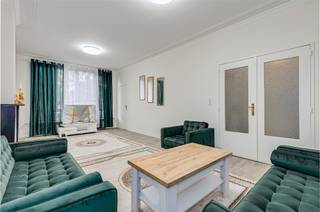 Vergund betonnen opbrengsteigendom bestaande uit 3 appartementen + 1 ruim handelsgelijkvloers met tuin in Merksem! Gelegen op dé TOPLOCATIE op de...