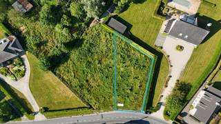 <span><strong>Ben je op zoek naar een idyllische nieuwbouwwoning te midden van een landelijke en weelderige omgeving?<br /><br />LIGGING</strong>:<br />De bouwgronden bevinden zich in een uiterst rustige omgeving tussen Overheet, huisnummer 4 en 6.<br />Deze percelen zijn ideaal georiënteerd, waardoor je optimaal kan genieten van de namiddag- en avondzon. <br /><br /><strong>BESCHRIJVING:</strong><br />Bouwvoorschriften<span> LOT 1: </span>€ 299.000<br />- Grondoppervlakte: 1040 m2<br />- Bouwdiepte: max 15 meter gelijkvloers<br />- Zijdelingse vrije strook: min. 3 meter<br />- Nokhoogte: max. 11 meter<br />- Kroonlijsthoogte: max. 6,5 meter<br />- Open bebouwing<br /><br />Bouwvoorschriften<span> LOT 2: </span>€ 245.000<br />- Grondoppervlakte:  667 m2<br />- Bouwdiepte: max 15 meter gelijkvloers<br />- Zijdelingse vrije strook: min. 3 meter<br />- Nokhoogte: max. 11 meter<br />- Kroonlijsthoogte:  max. 6,5 meter<br />- Open bebouwing<br /><br />Stedenbouwkundige inlichtingen in aanvraag.<br /><br /><strong>Voor meer info en/of bezoek bel Stéphanie Eeckhout 0472 13 28 79</strong><br /></span>