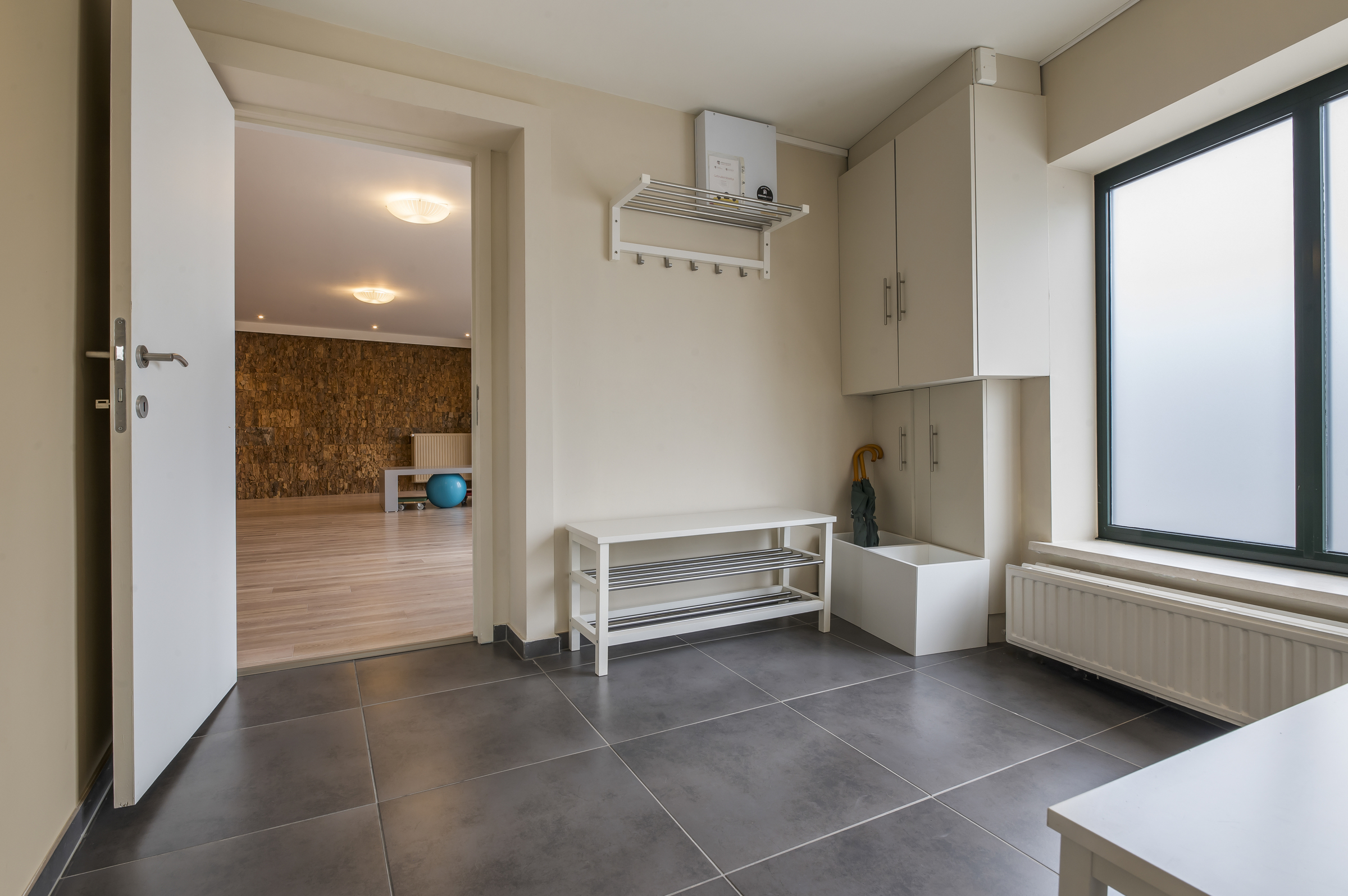 Uitstekend gelegen handelspand met parking nabij centrum! - foto 5