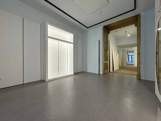 In het commerciële hart van Oostende, op een uiterst begeerde AAA-ligging in de Adolf Buylstraat 34, uitgevend op de Sint-Sebastiaanstraat,...