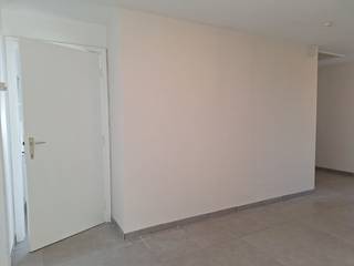 Leuk opgefrist appartement te As.<br /><br />Dit appartement op de derde verdieping heeft 2 slaapkamers, een ingerichte keuken en badkamer, living en 2 bergingen.<br /><br />De vaste kosten zijn voor het privé waterverbruik, onderhoud gemeenschap en gemeenschappelijk elektriciteitsverbruik ZONDER jaarlijkse afrekening.