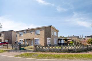 Halen: gezinswoning te koop met tuin en carport in rustige woonwijkDeze woning is rustig gelegen in een aangename woonwijk in Halen, met een vlotte...