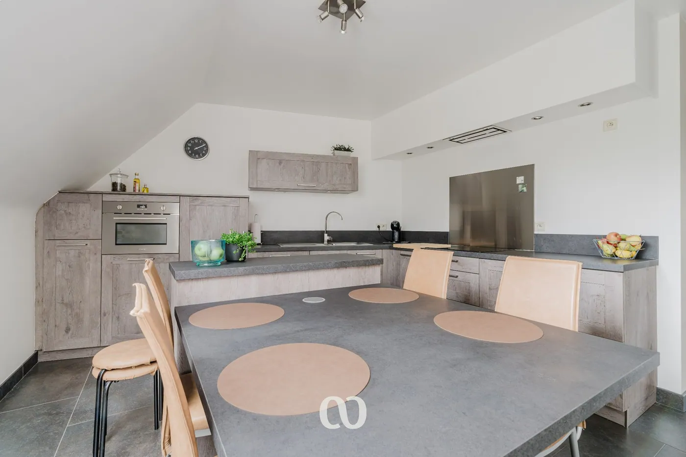 Prachtig gelegen duplex appartement met drie slaapkamers en garage - foto 4