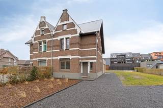 Gerenoveerde mijnwerkerswoning Louis Mercierlaan 15, MaasmechelenDeze charmante mijnwerkerswoning uit 1925 werd van A tot Z gerenoveerd met behoud...