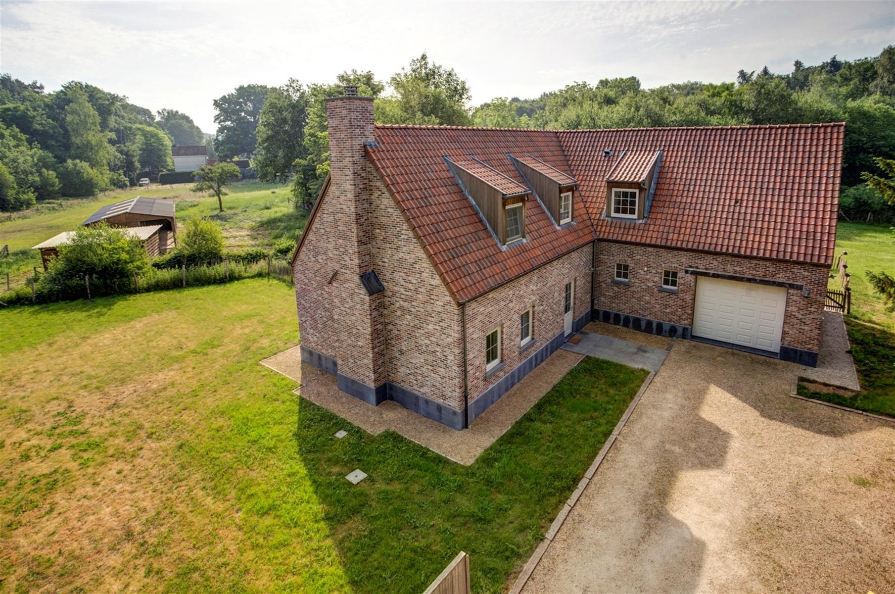 Prachtige pastorijvilla, rustig gelegen in een bosrijk gebied - foto 1