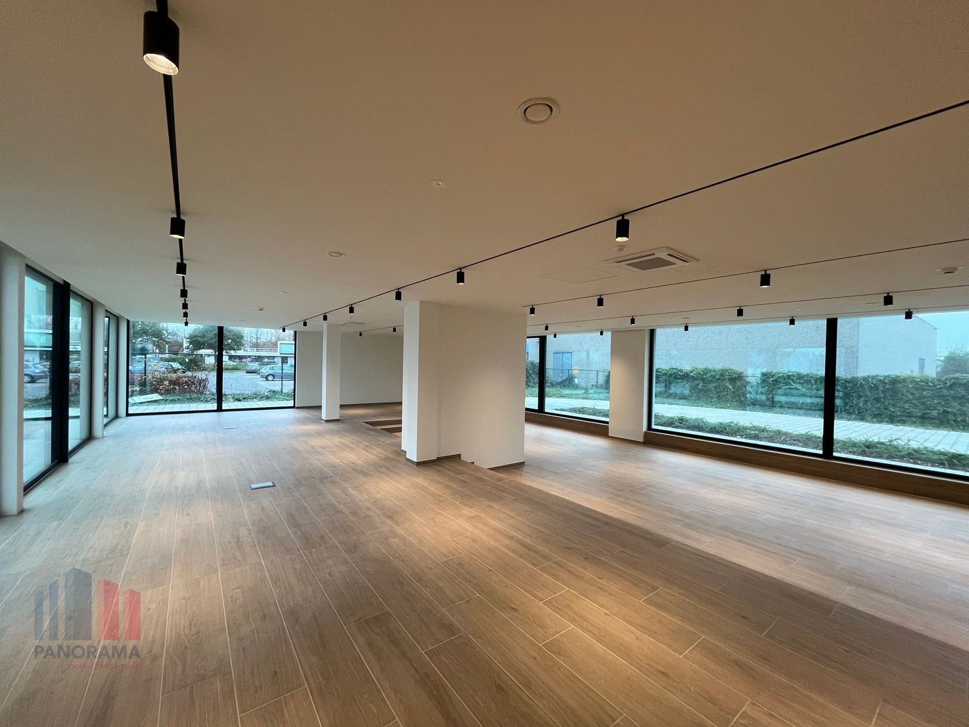 218 m² high-end new office with enormous visibility - photo 3