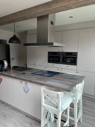 Sfeervolle & gezellige gerenoveerde gezinswoning!In Bevegem (Zottegem) situeert zich deze knusse starterswoning/gezinswoning.Toplocatie op korte...