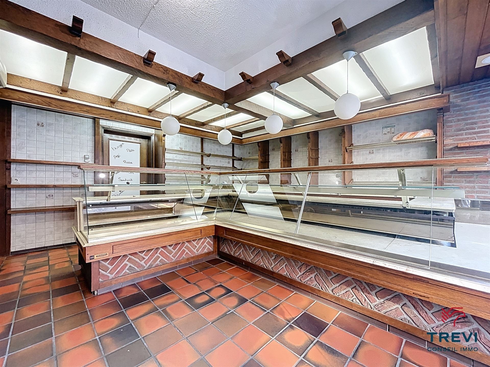 Beau rez-de-chaussée commercial à deux pas de la gare - photo 2