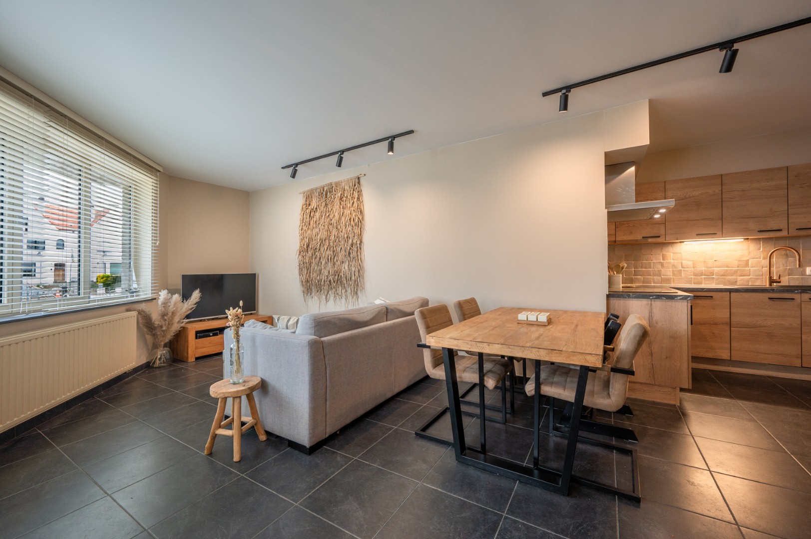 Prachtig gelijkvloersappartement met 2 slaapkamers op toplocatie in Duinbergen! - photo 3