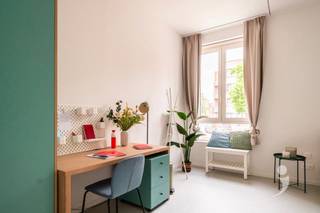 <p><span>Op zoek naar een comfortabele en instapklare studentenkamer in Leuven? </span></p><p><span>In residentie The Rise verblijf je op een centrale ligging, vlak bij het bruisende stadscentrum en op korte afstand van verschillende campussen.</span></p><p><span>De kamers zijn modern afgewerkt en voorzien van een private badkamer met douche, toilet en lavabo. Ideaal voor wie graag privacy combineert met het studentenleven. </span></p><p><span>Even nood aan ontspanning? De binnentuin biedt een rustige plek om tot rust te komen of samen te zitten met medestudenten.</span></p><p><span>Ook praktisch zit je hier goed:</span></p><ul><li><span>Overdekte fietsenberging aanwezig </span></li><li><span>Winkels, horeca en ontspanning vlakbij </span></li><li><span>Vlotte verbinding naar universiteiten en station </span></li></ul><p><span> </span></p><p><span>Kortom: een ideale uitvalsbasis voor een zorgeloze studententijd in Leuven.</span></p>